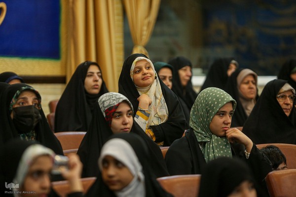 تجلیل از مادر دختران حافظ کل در مؤسسه مهد قرآن