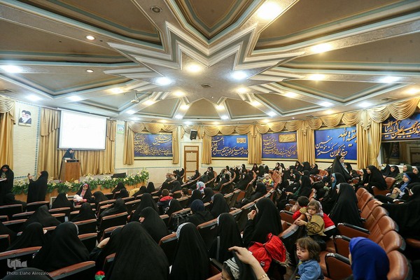 تجلیل از مادر دختران حافظ کل در مؤسسه مهد قرآن