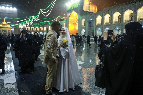 بارش برف در حرم رضوی