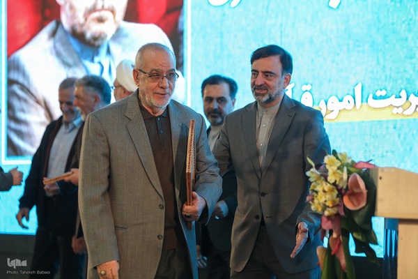 مراسم تجلیل از خادمان قرآن کریم
