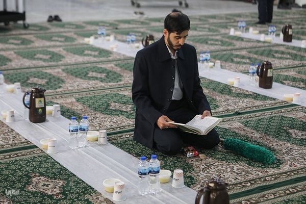 توزیع افطاری در شب میلاد امام حسن مجتبی(ع)