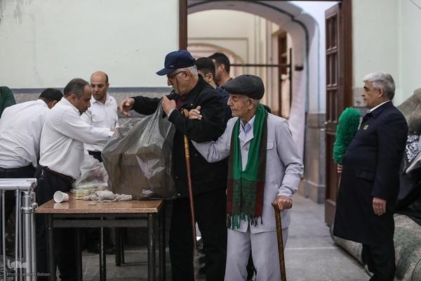 توزیع افطاری در شب میلاد امام حسن مجتبی(ع)
