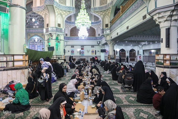 توزیع افطاری در شب میلاد امام حسن مجتبی(ع)