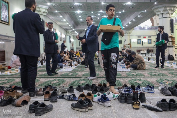 توزیع افطاری در شب میلاد امام حسن مجتبی(ع)