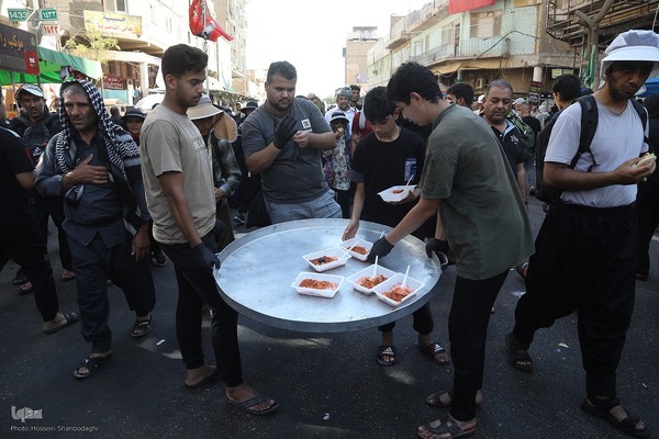 میزبانی از زائران حسینی در مواکب کربلا