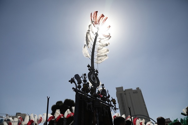 حرکت دسته های عزاداری به سمت حرم مطهر رضوی