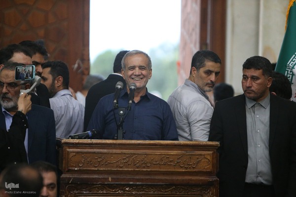 حضور رئیس جمهور منتخب در حرم امام خمینی (ره