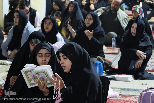 احیای شب نوزدهم ماه رمضان در حرم حضرت علی‌ بن مهزیار اهوازی 