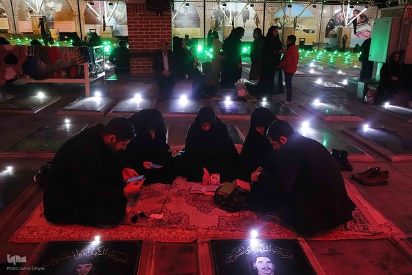 مراسم شب قدر در گلزار شهدای وادی رحمت تبریز