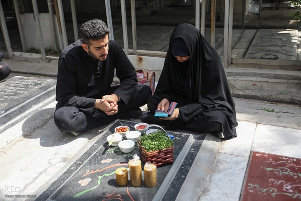 مراسم تحویل سال نو در جوار گلزار شهدای گمنام بهشت زهرا (س)