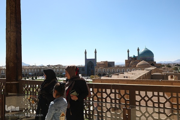 نقش جهان میزبان مسافران نوروزی نصف جهان