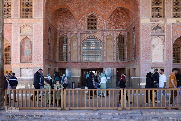 نقش جهان میزبان مسافران نوروزی نصف جهان