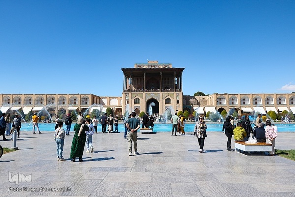 نقش جهان میزبان مسافران نوروزی نصف جهان