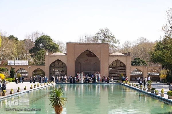 نرگس صمدزاده