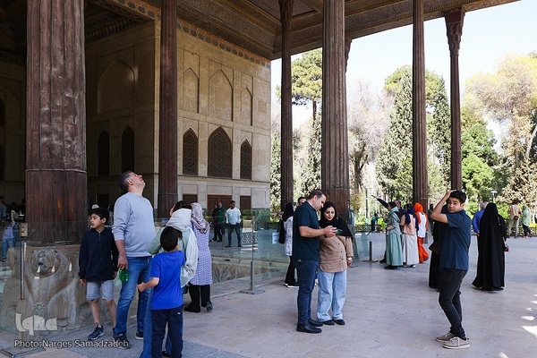 نرگس صمدزاده