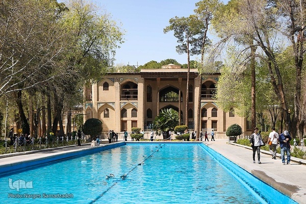 نرگس صمدزاده