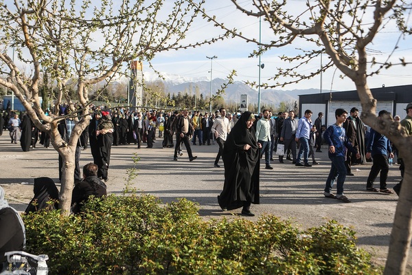 اقامه نماز عید فطر به امامت رهبر معظم انقلاب اسلامی در مصلای امام خمینی (ره)