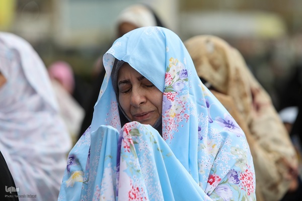 اقامه نماز عید فطر به امامت رهبر معظم انقلاب اسلامی در مصلای امام خمینی (ره)