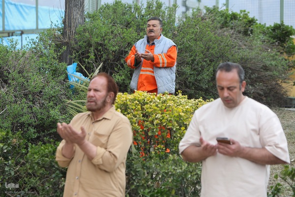 اقامه نماز عید فطر به امامت رهبر معظم انقلاب اسلامی در مصلای امام خمینی (ره)