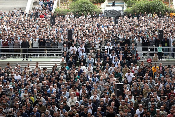 اقامه نماز عید فطر به امامت رهبر معظم انقلاب اسلامی