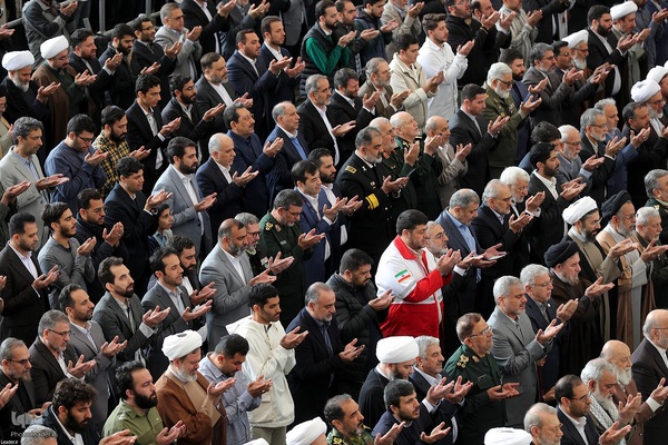 اقامه نماز عید فطر به امامت رهبر معظم انقلاب اسلامی