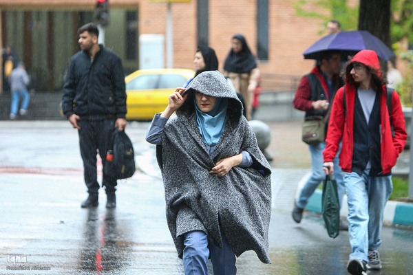 ترنم باران بهاری بر چهره شهر