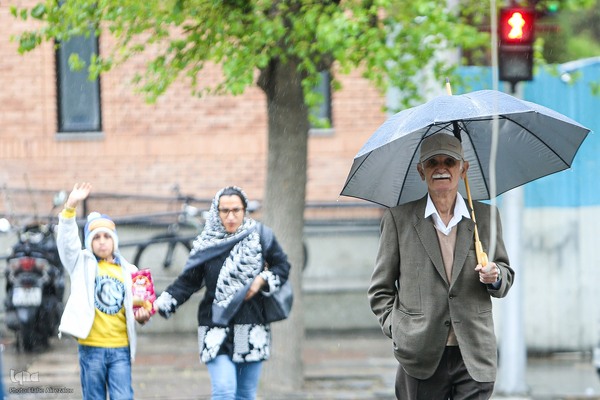 ترنم باران بهاری بر چهره شهر