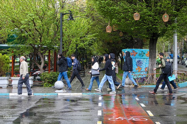 ترنم باران بهاری بر چهره شهر