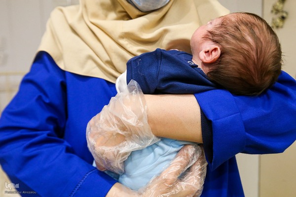 شوق زندگی در شیرخوارگاه حضرت آمنه(س)