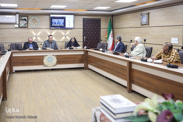 نشست بررسی کتاب ایرانیان و رویای قرآن پارسی