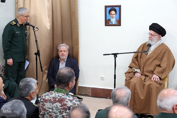 دیدار جمعی از فرماندهان نیروهای مسلح با فرمانده معظم کل قوا