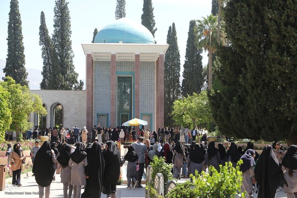 آیین گلباران آرامگاه سعدی