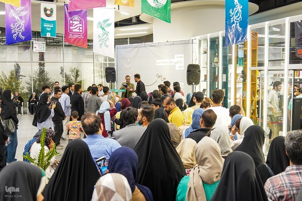 جشن امضای مجموعه‌شعر «نیست» اثر فاضل نظری