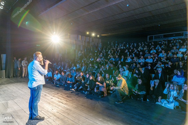 جشن امضای مجموعه‌شعر «نیست» اثر فاضل نظری