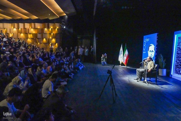 جشن امضای مجموعه‌شعر «نیست» اثر فاضل نظری