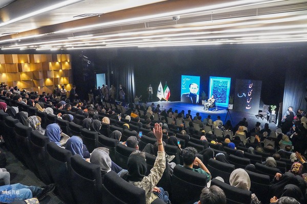 جشن امضای مجموعه‌شعر «نیست» اثر فاضل نظری
