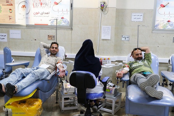 اهدا خون برای حادثه دیدگان بندر عباس