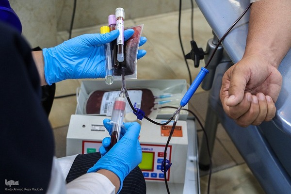 اهدا خون برای حادثه دیدگان بندر عباس