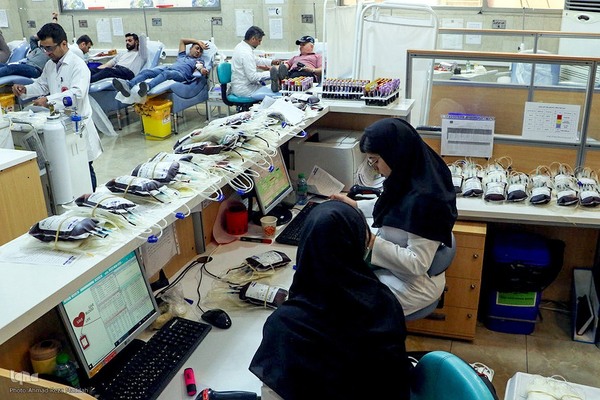 اهدا خون برای حادثه دیدگان بندر عباس