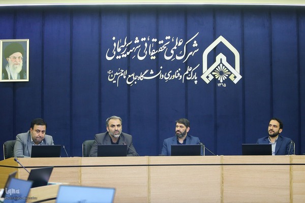 بازدیداعضای جهاد دانشگاهی از پارک علم و فناوری دانشگاه جامع امام حسین(ع)