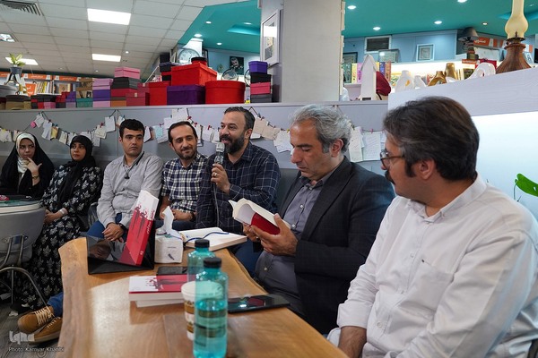 مراسم رونمایی از کتاب «ناخلف»