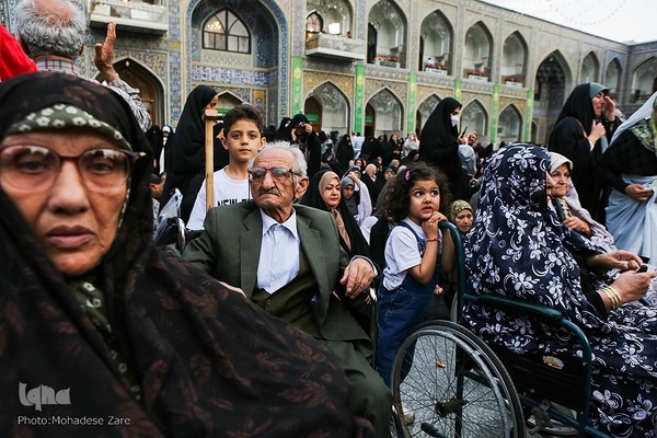 حرم مطهر رضوی در شب ولادت امام رضا(ع)