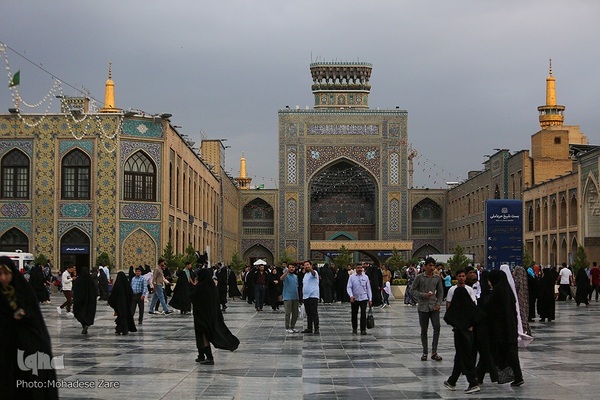 حرم مطهر رضوی در شب ولادت امام رضا(ع)