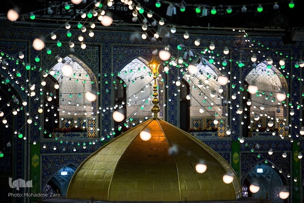 حرم مطهر رضوی در شب ولادت امام رضا(ع)