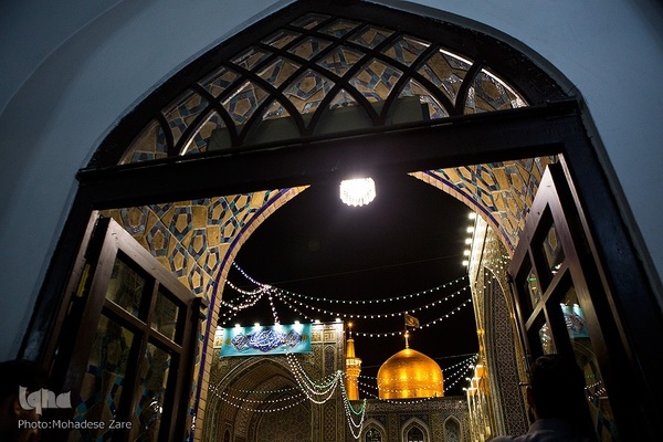 حرم مطهر رضوی در شب ولادت امام رضا(ع)