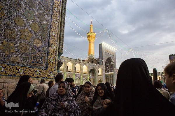 حرم مطهر رضوی در شب ولادت امام رضا(ع)