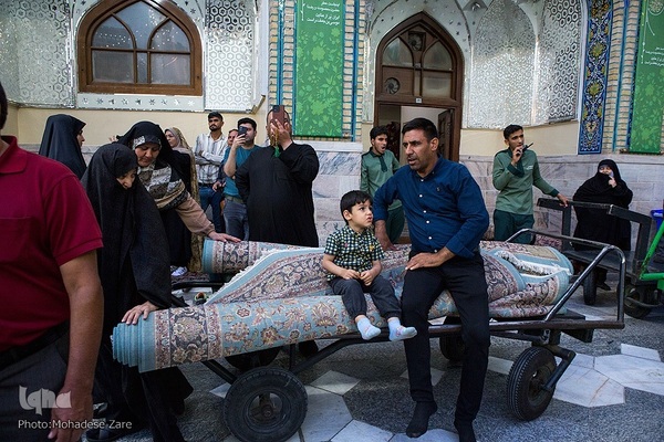 حرم مطهر رضوی در شب ولادت امام رضا(ع)