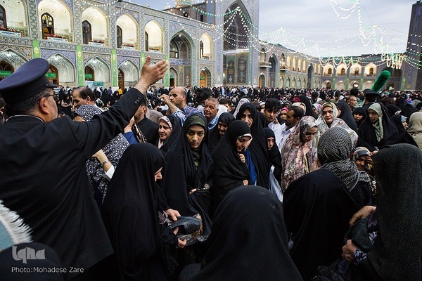 حرم مطهر رضوی در شب ولادت امام رضا(ع)