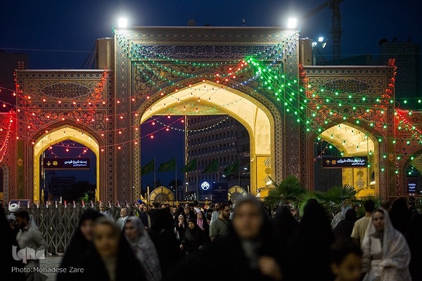 حرم مطهر رضوی در شب ولادت امام رضا(ع)