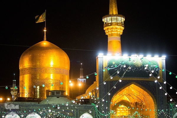 حرم مطهر رضوی در شب ولادت امام رضا(ع)